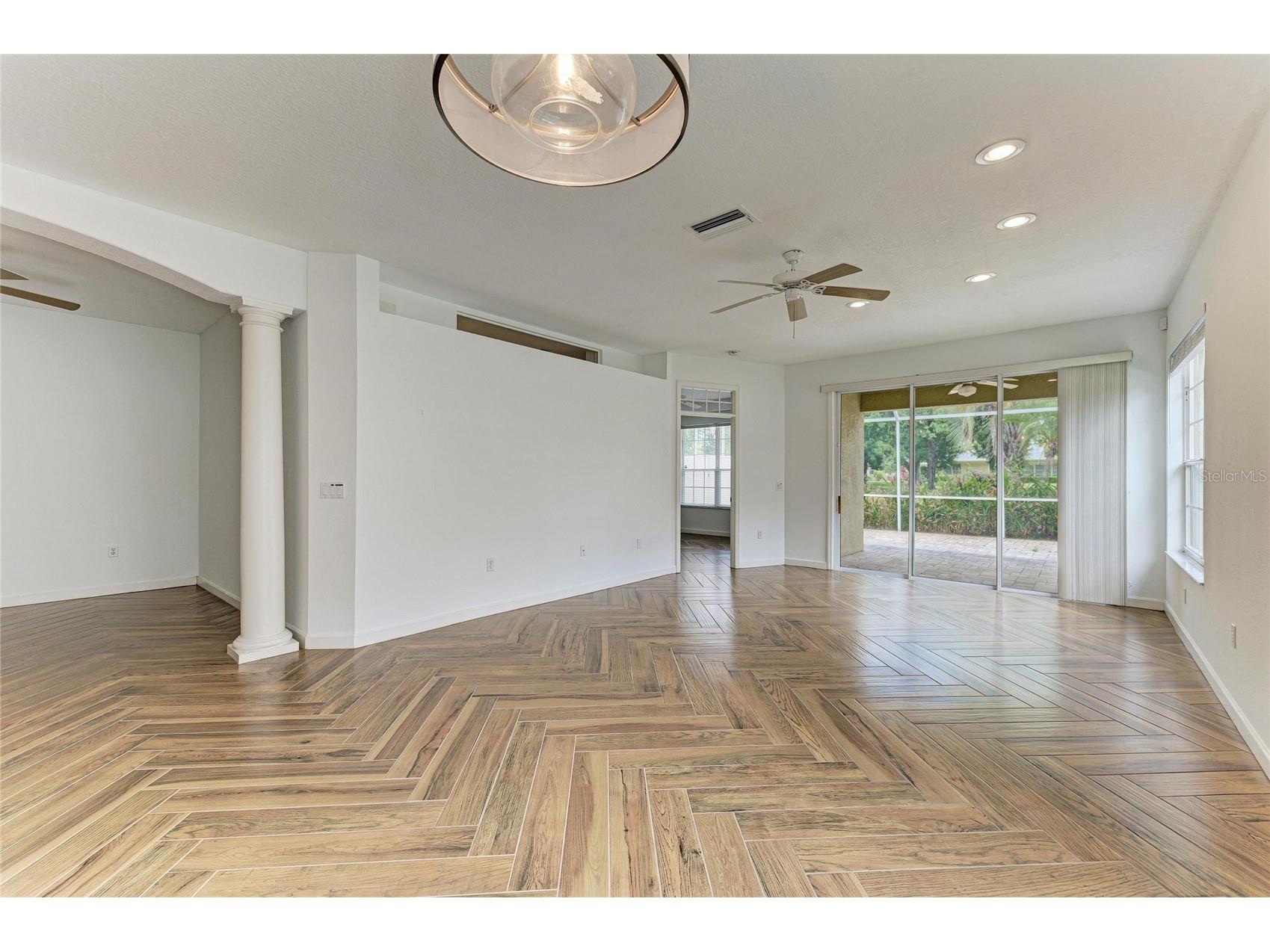 5047 Lakescene Place Sarasota FL 34243 A4691936 image17