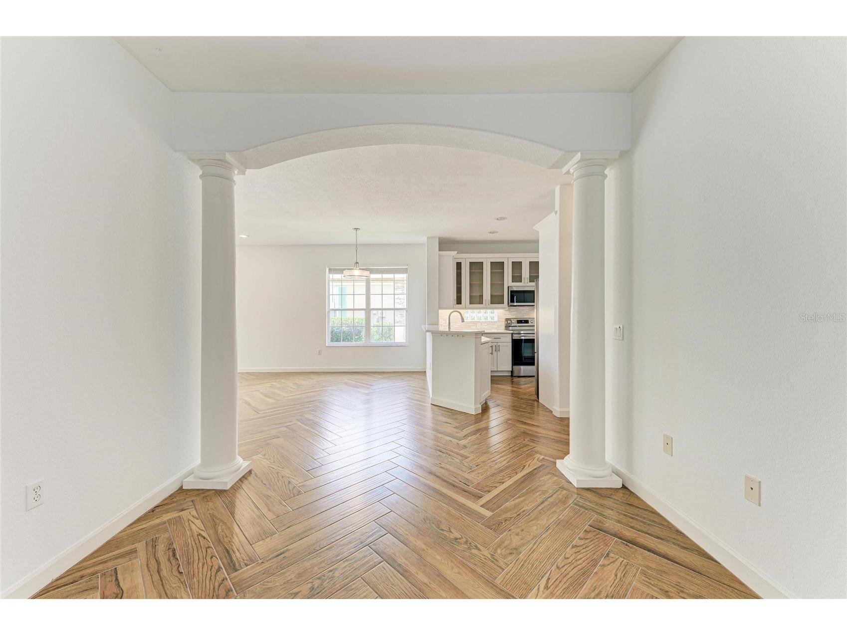 5047 Lakescene Place Sarasota FL 34243 A4691936 image18