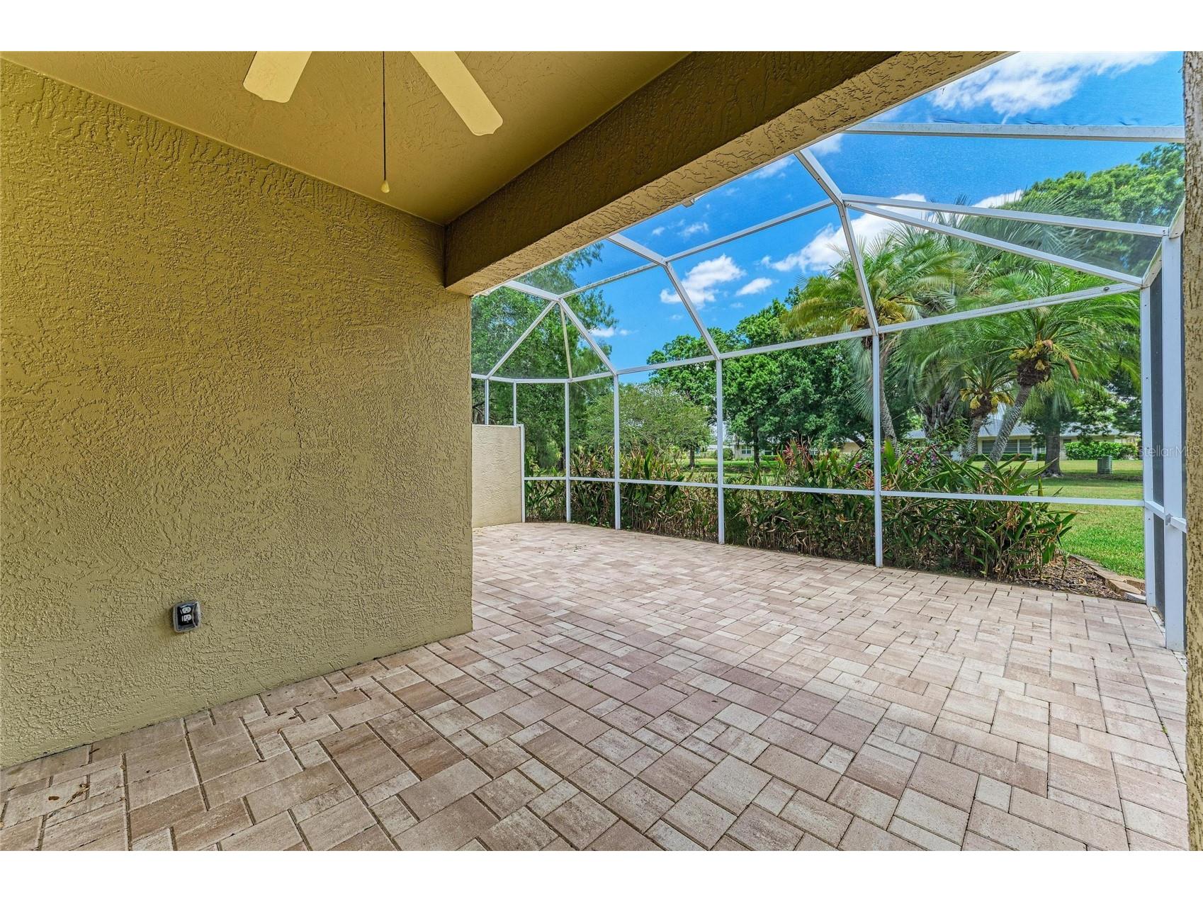 5047 Lakescene Place Sarasota FL 34243 A4691936 image24