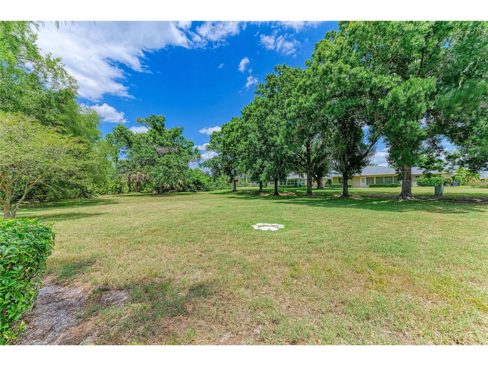 5047 Lakescene Place Sarasota FL 34243 A4691936 image26