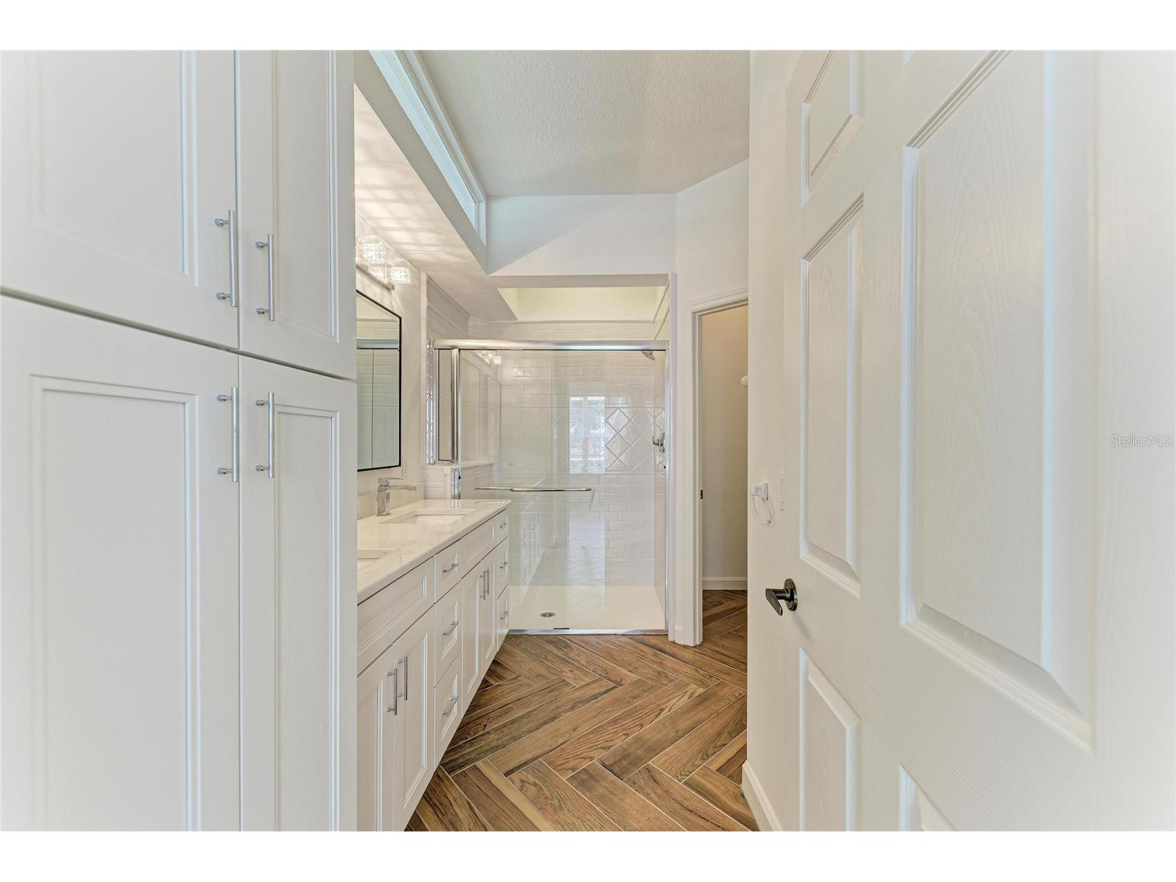 5047 Lakescene Place Sarasota FL 34243 A4691936 image31