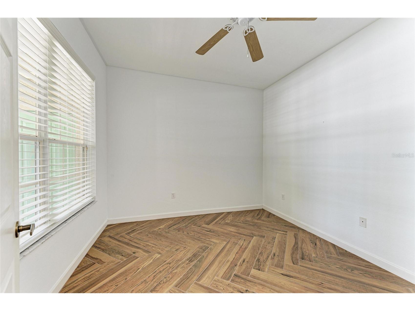 5047 Lakescene Place Sarasota FL 34243 A4691936 image36