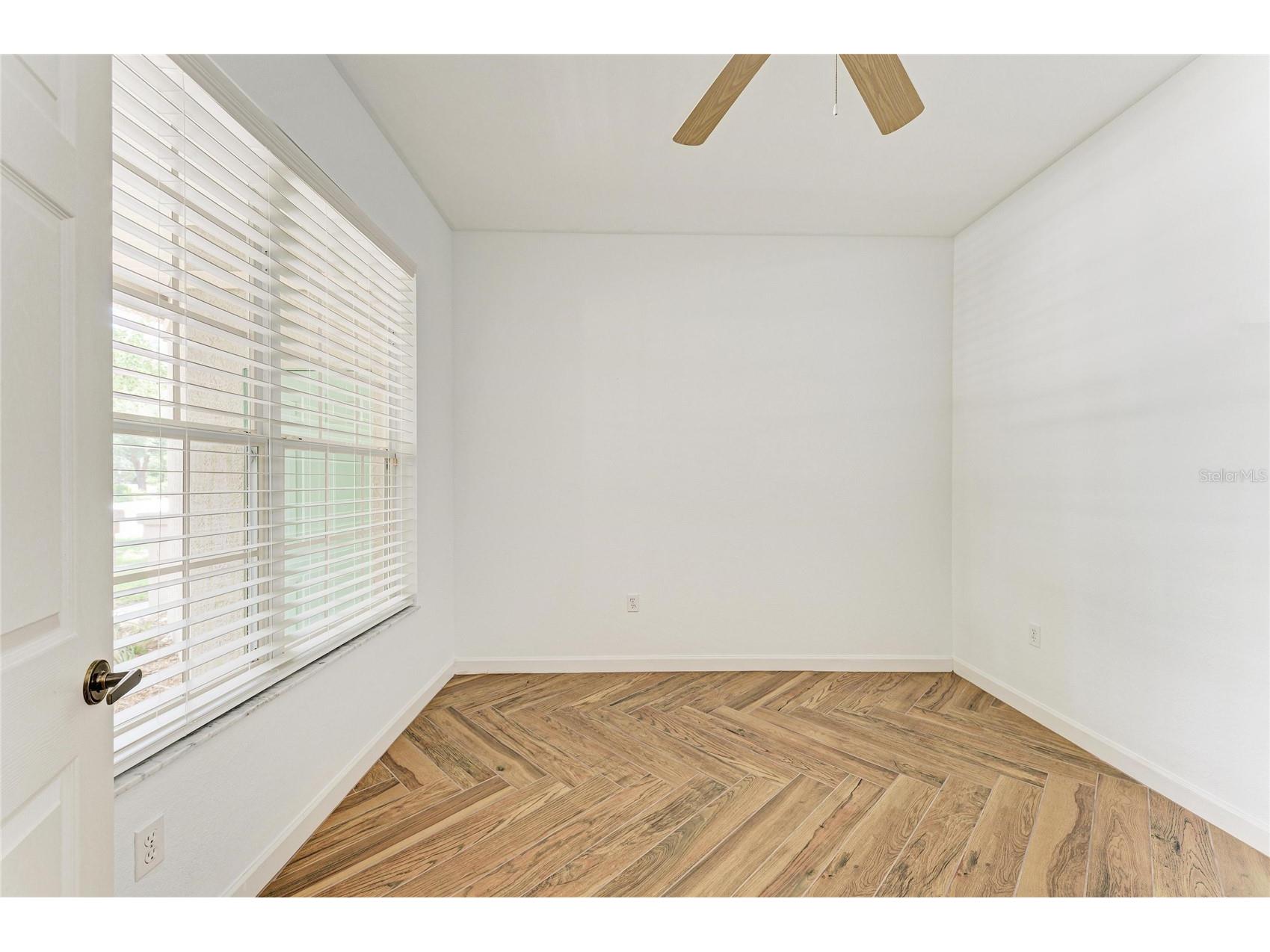 5047 Lakescene Place Sarasota FL 34243 A4691936 image37