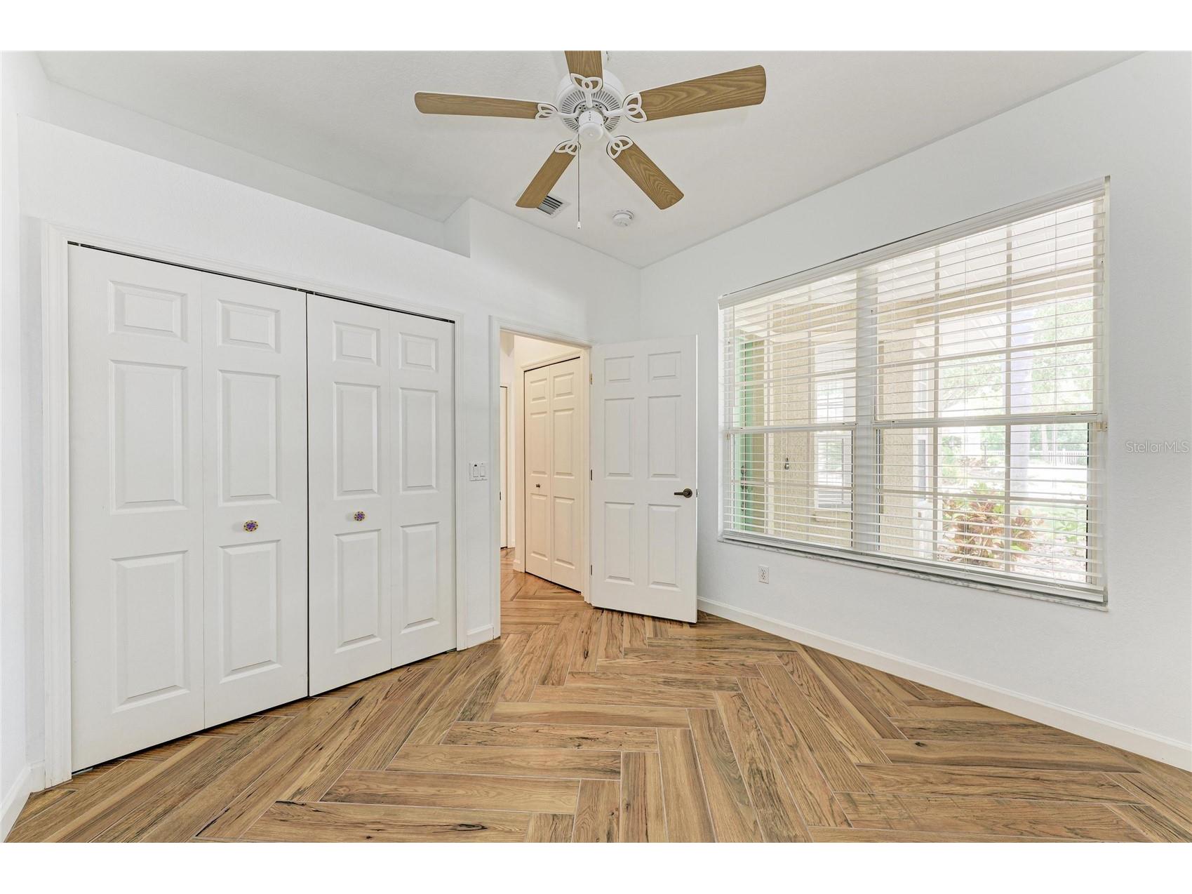 5047 Lakescene Place Sarasota FL 34243 A4691936 image38