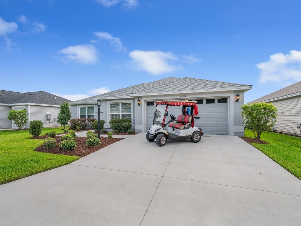 5049 Francis Loop The Villages FL 32163 OM705799 image1