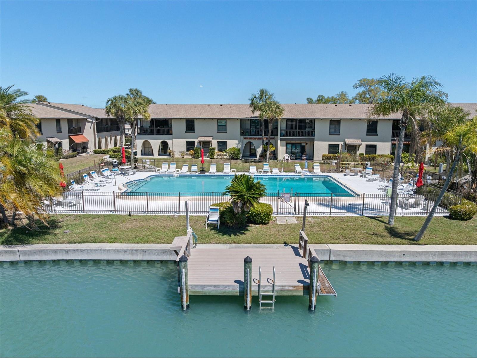 505 Plaza Seville Court #11 Treasure Island FL 33706 TB8487379 image1