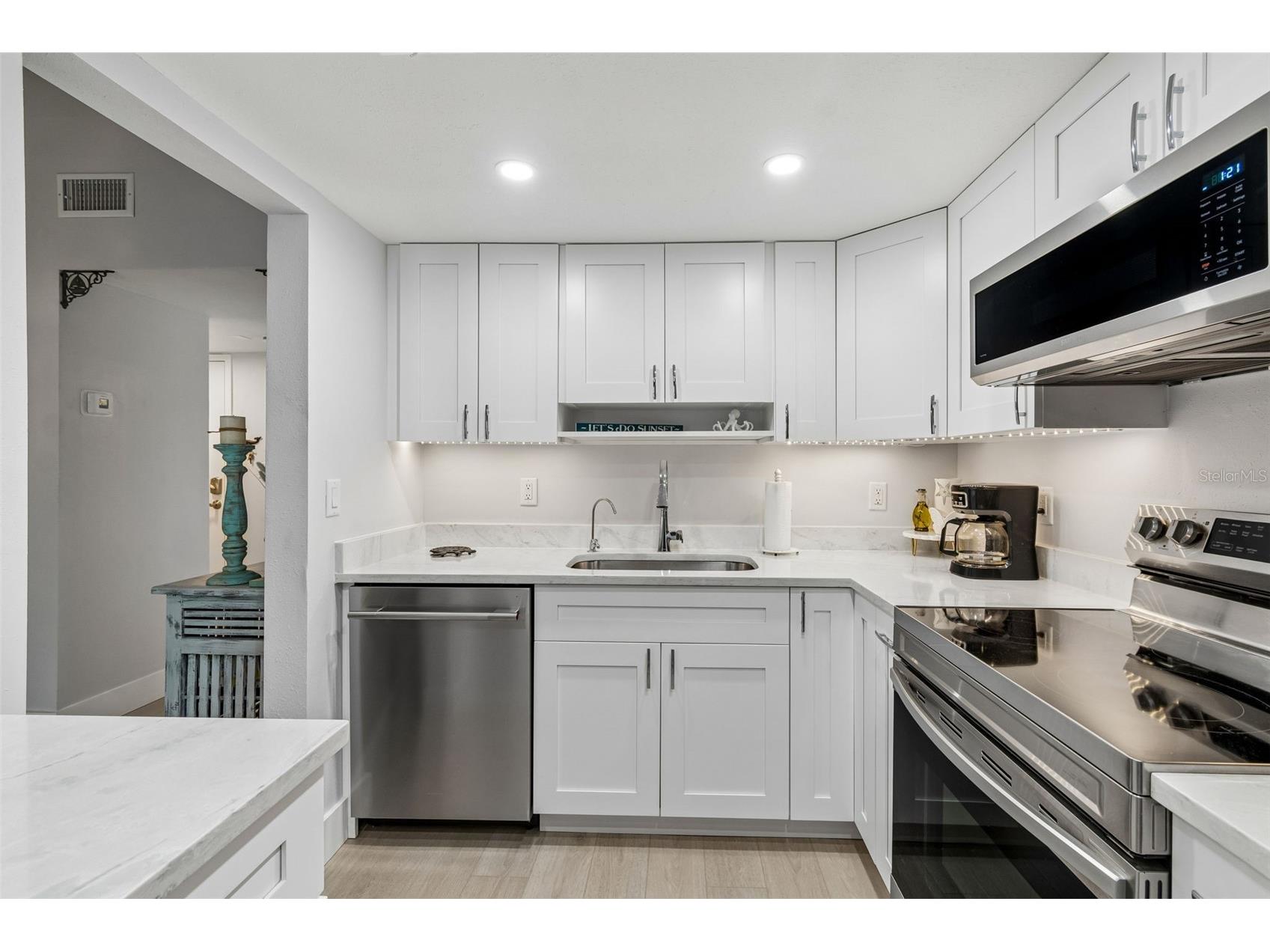 505 Plaza Seville Court #12 Treasure Island FL 33706 TB8526541 image8