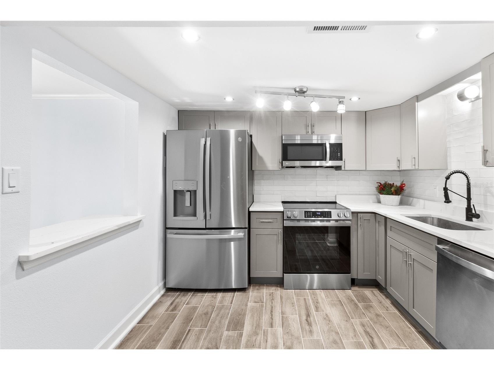 505 Plaza Seville Court #9 Treasure Island FL 33706 TB8469817 image11