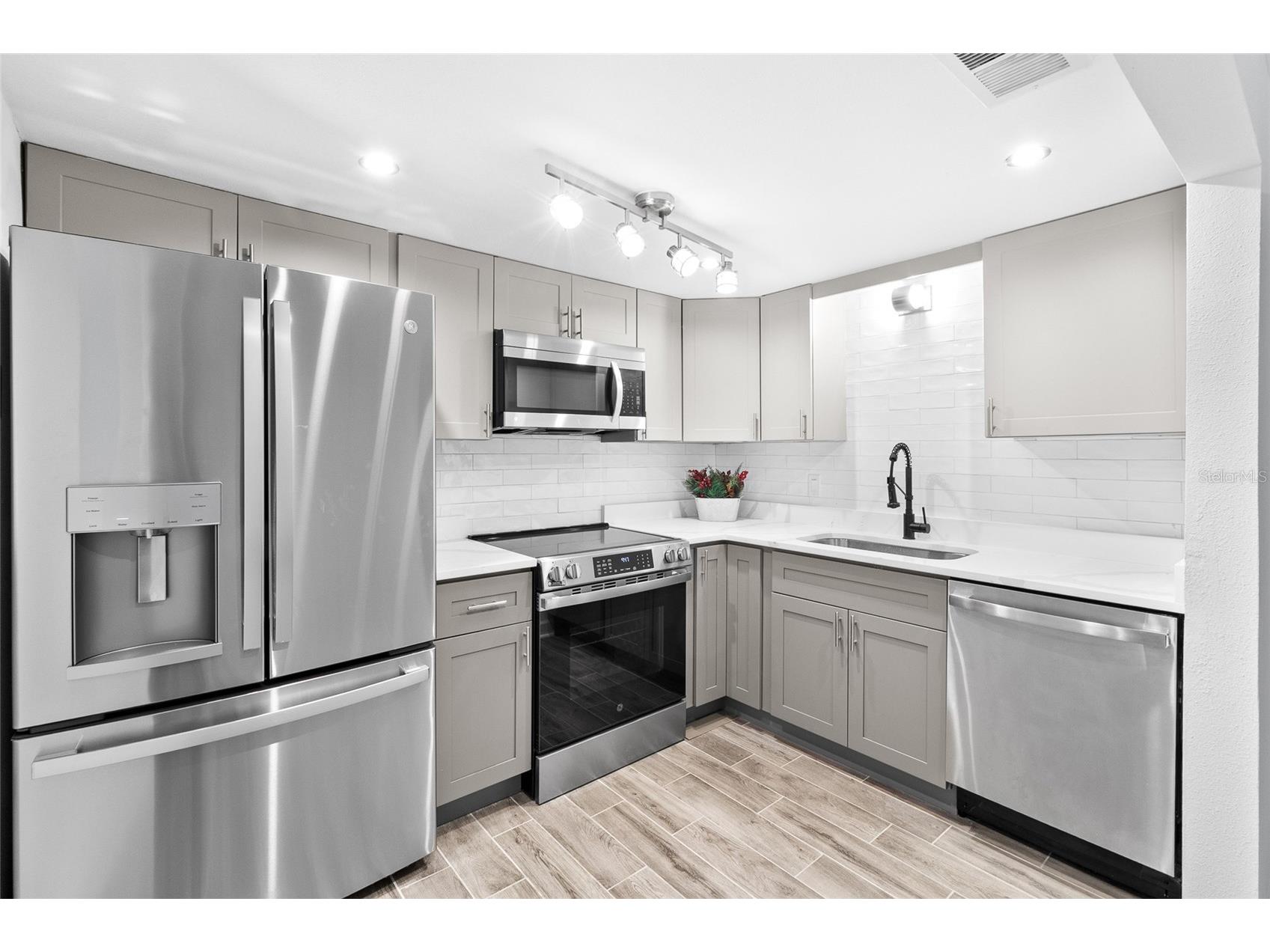 505 Plaza Seville Court #9 Treasure Island FL 33706 TB8469817 image12