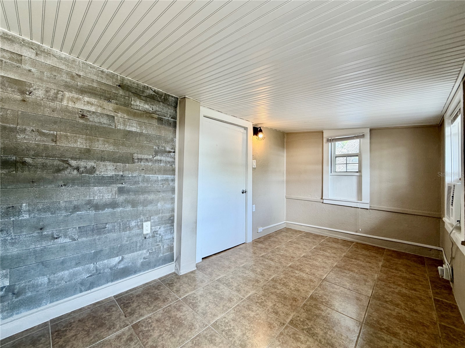 5050 2nd Avenue N #UPPER Saint Petersburg FL 33710 TB8507477 image10