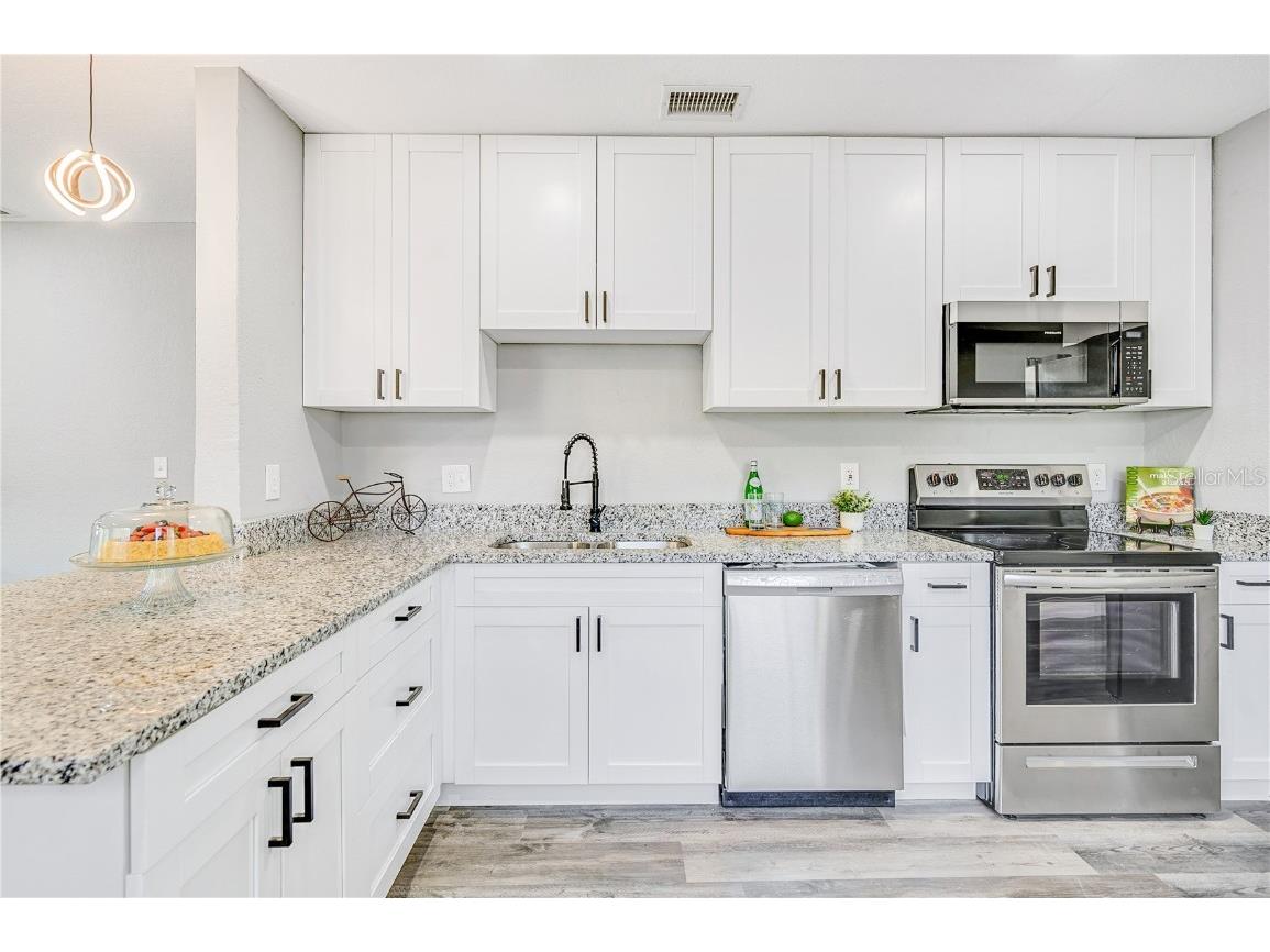 5050 Emerson Avenue S Saint Petersburg FL 33707 TB8351296 image7