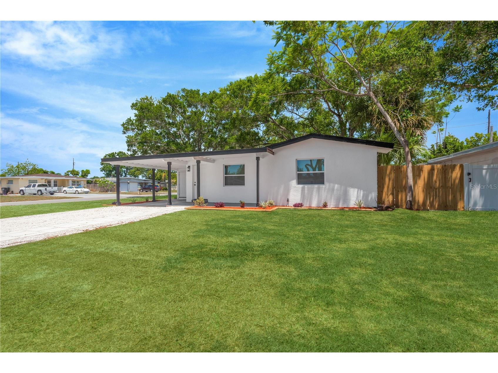 5052 Jasmine Circle Saint Petersburg FL 33714 W7885504 image1