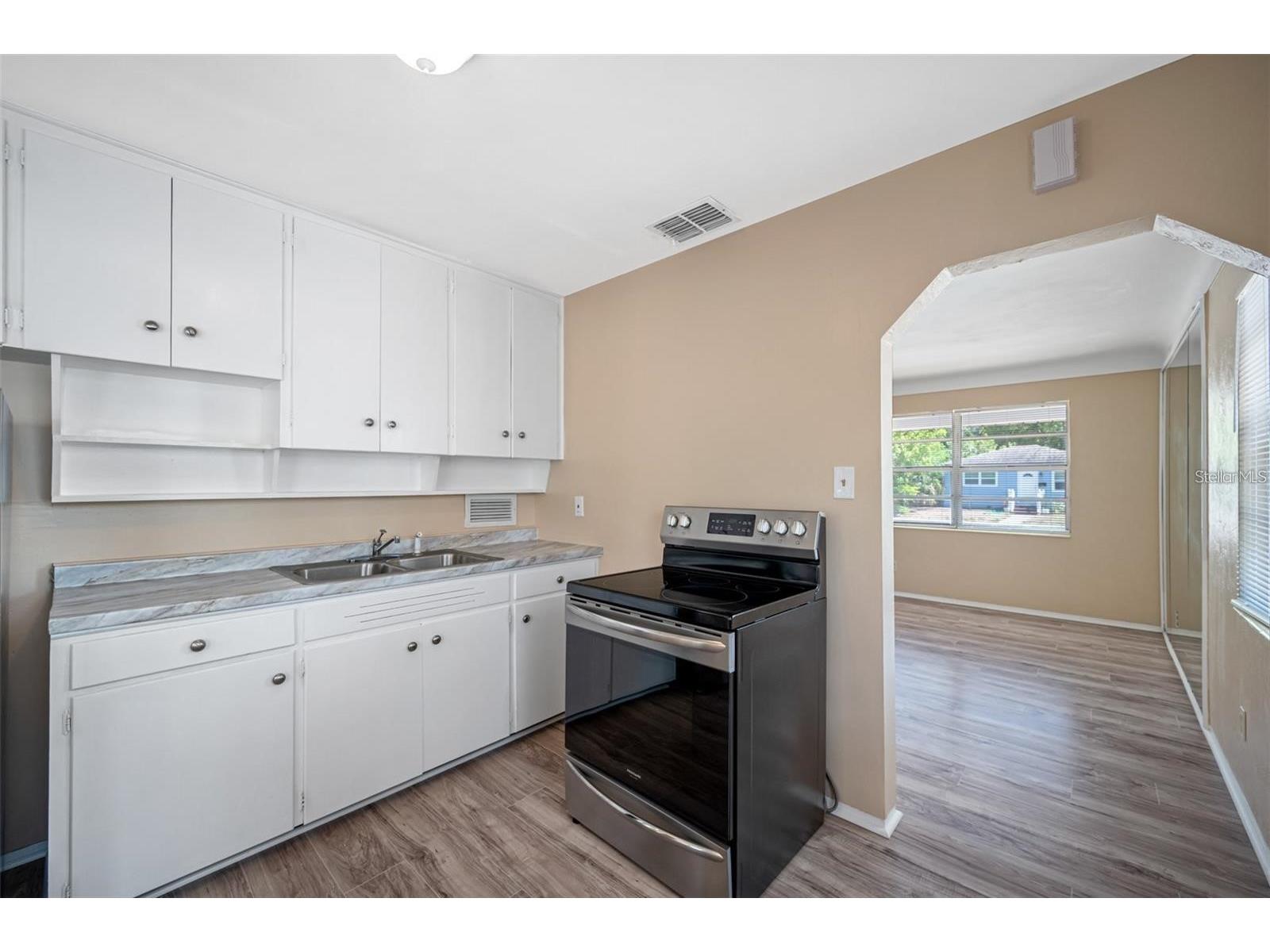 5055 3rd Avenue S Saint Petersburg FL 33707 TB8506737 image2