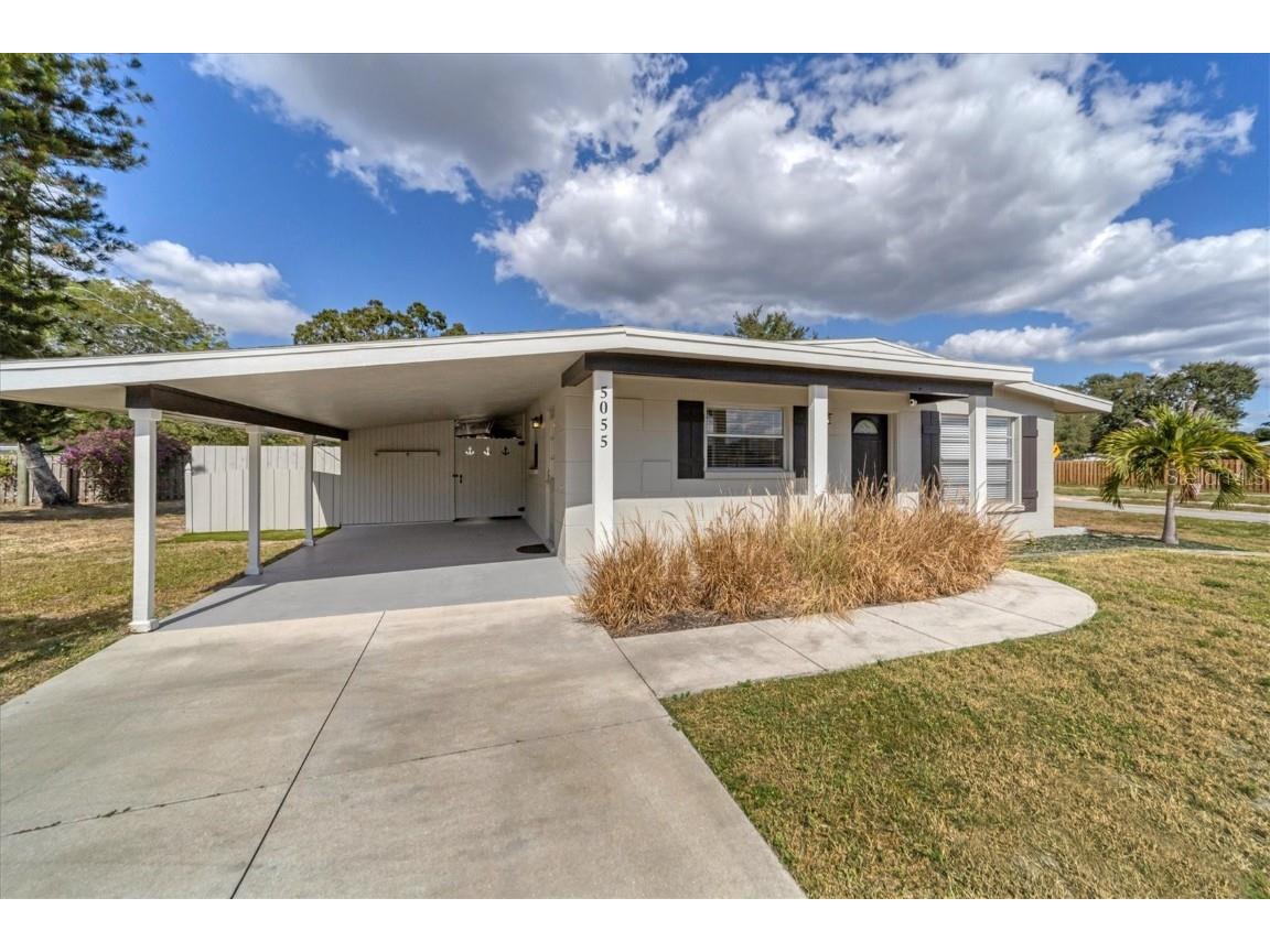 5055 Lahaina Drive Sarasota FL 34232 A4588450 image1
