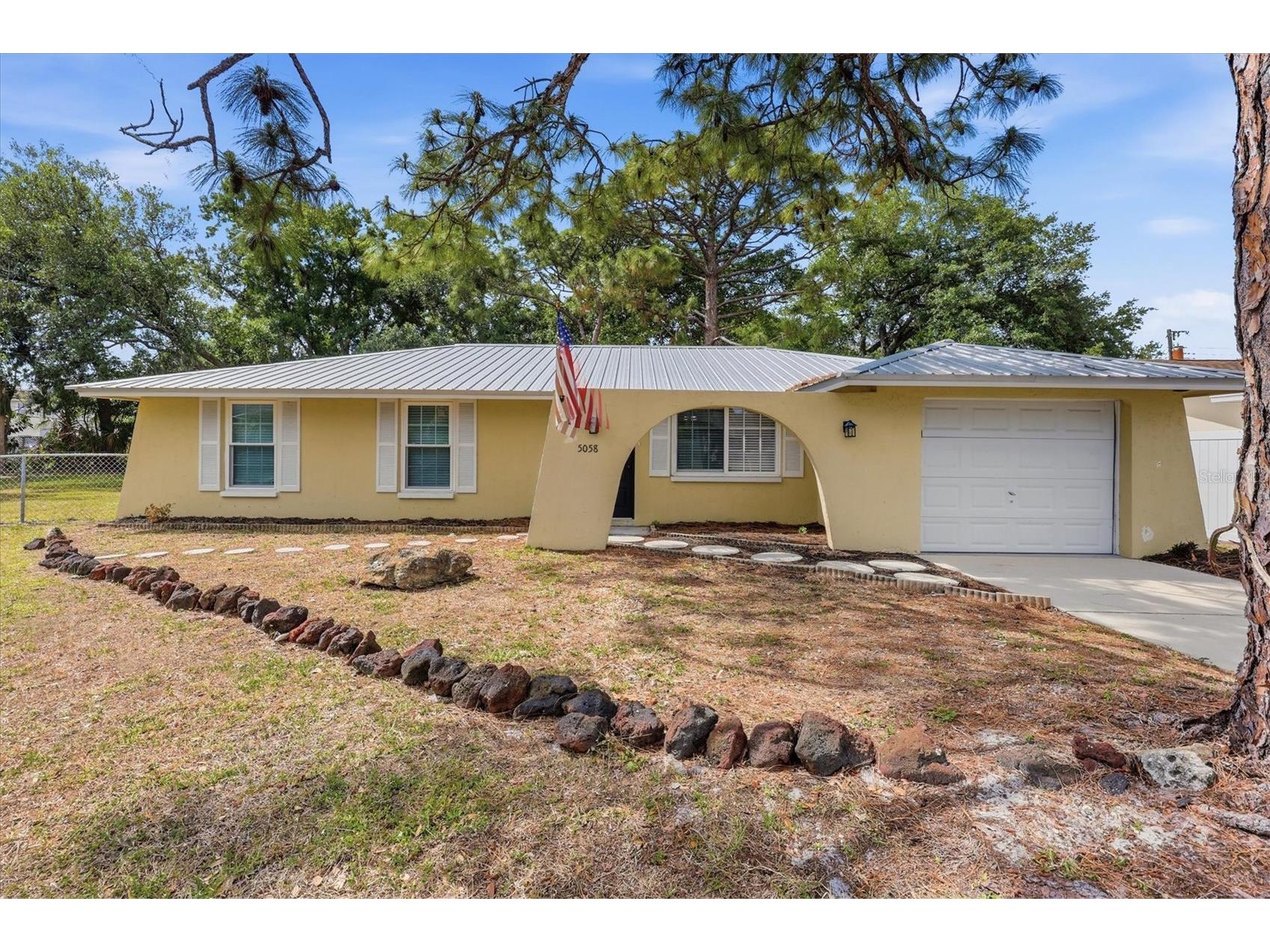 5058 Silk Oak Drive Sarasota FL 34232 A4691394 image1