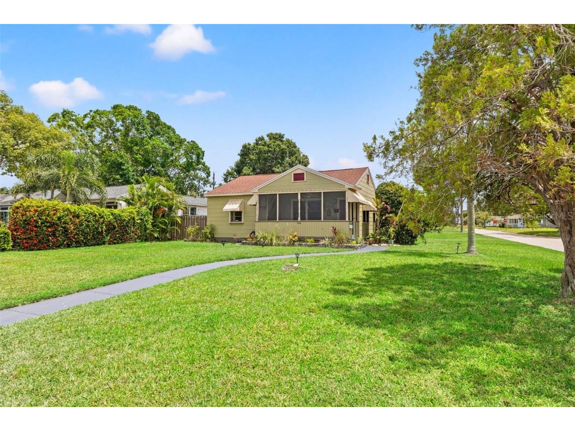 506 39th Avenue NE Saint Petersburg FL 33703 - SMACK'S BAYOU TB8398133 image1