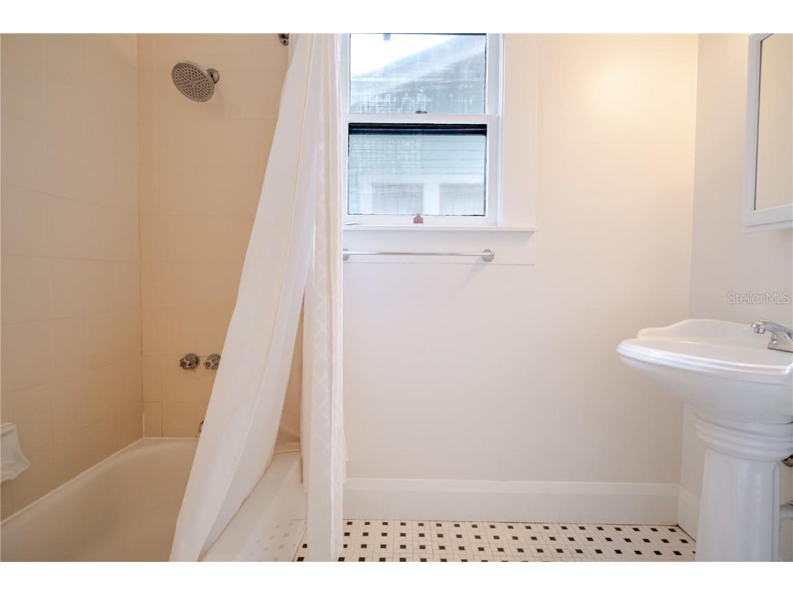 506 E North Street Tampa FL 33604 TB8437152 image17