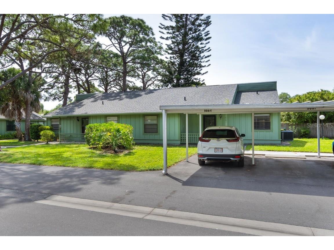 5061 Barrington Circle #1302 Sarasota FL 34234 A4605330 image1