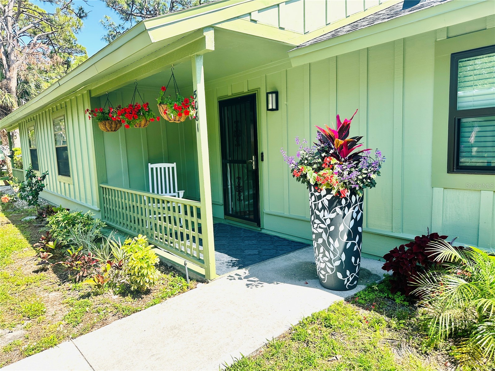 5061 Barrington Circle #1302 Sarasota FL 34234 A4684564 image2