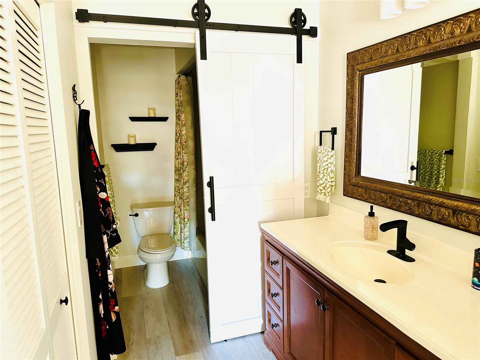 5061 Barrington Circle #1302 Sarasota FL 34234 A4684564 image24