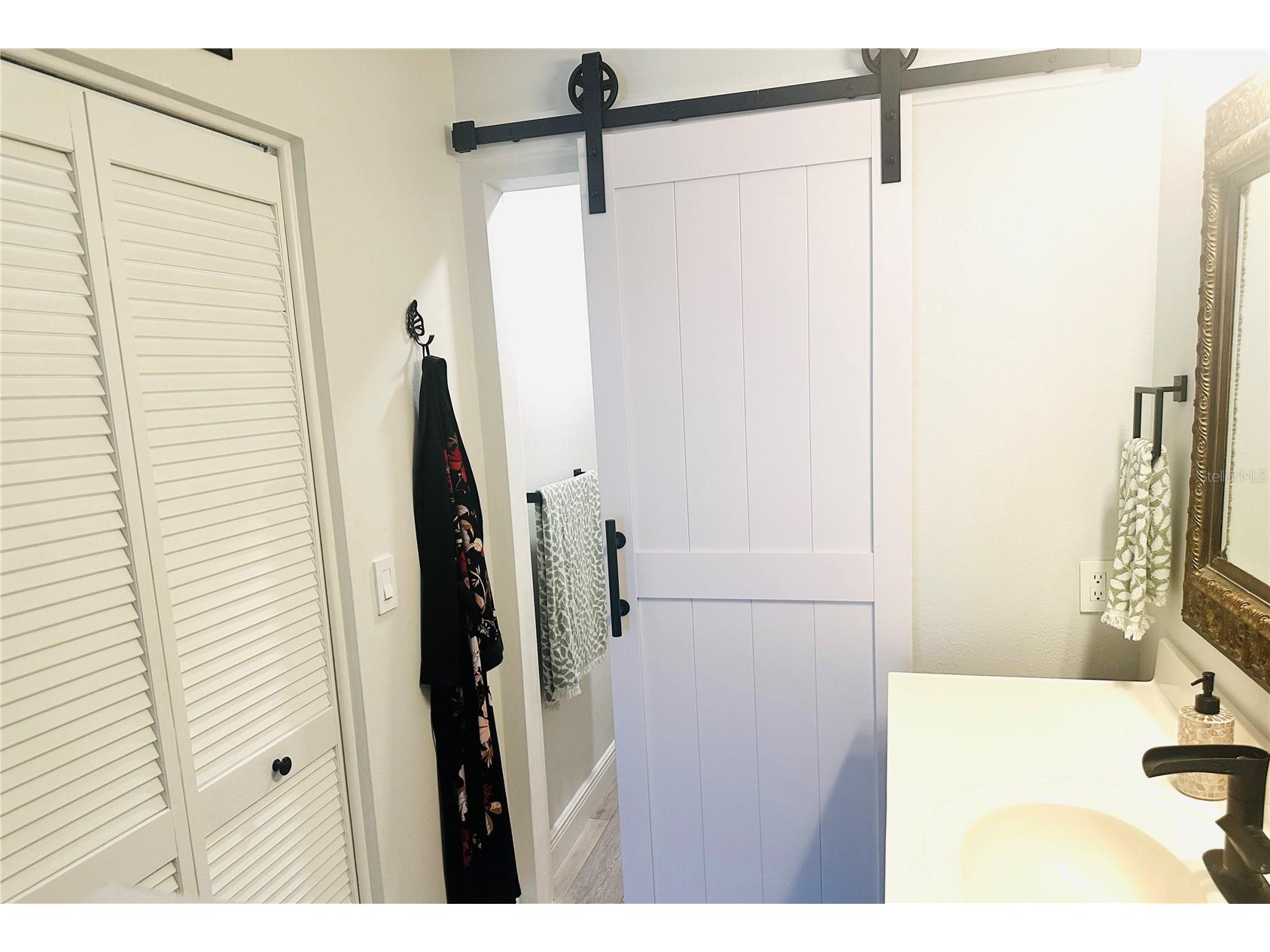 5061 Barrington Circle #1302 Sarasota FL 34234 A4684564 image25