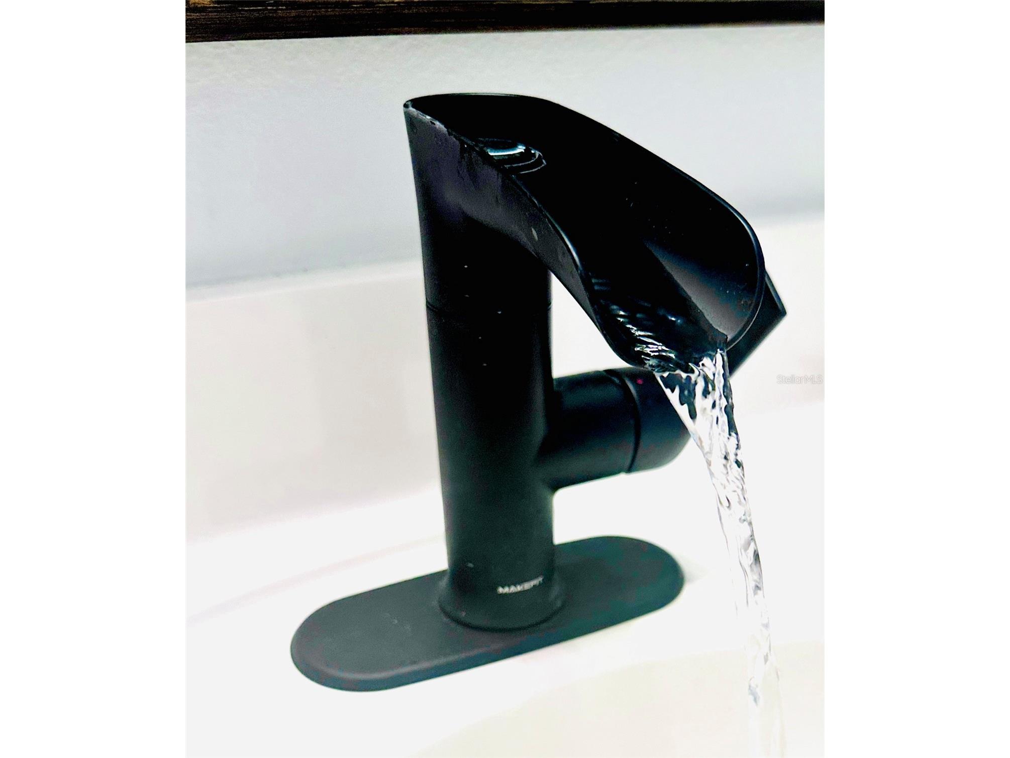 5061 Barrington Circle #1302 Sarasota FL 34234 A4684564 image27