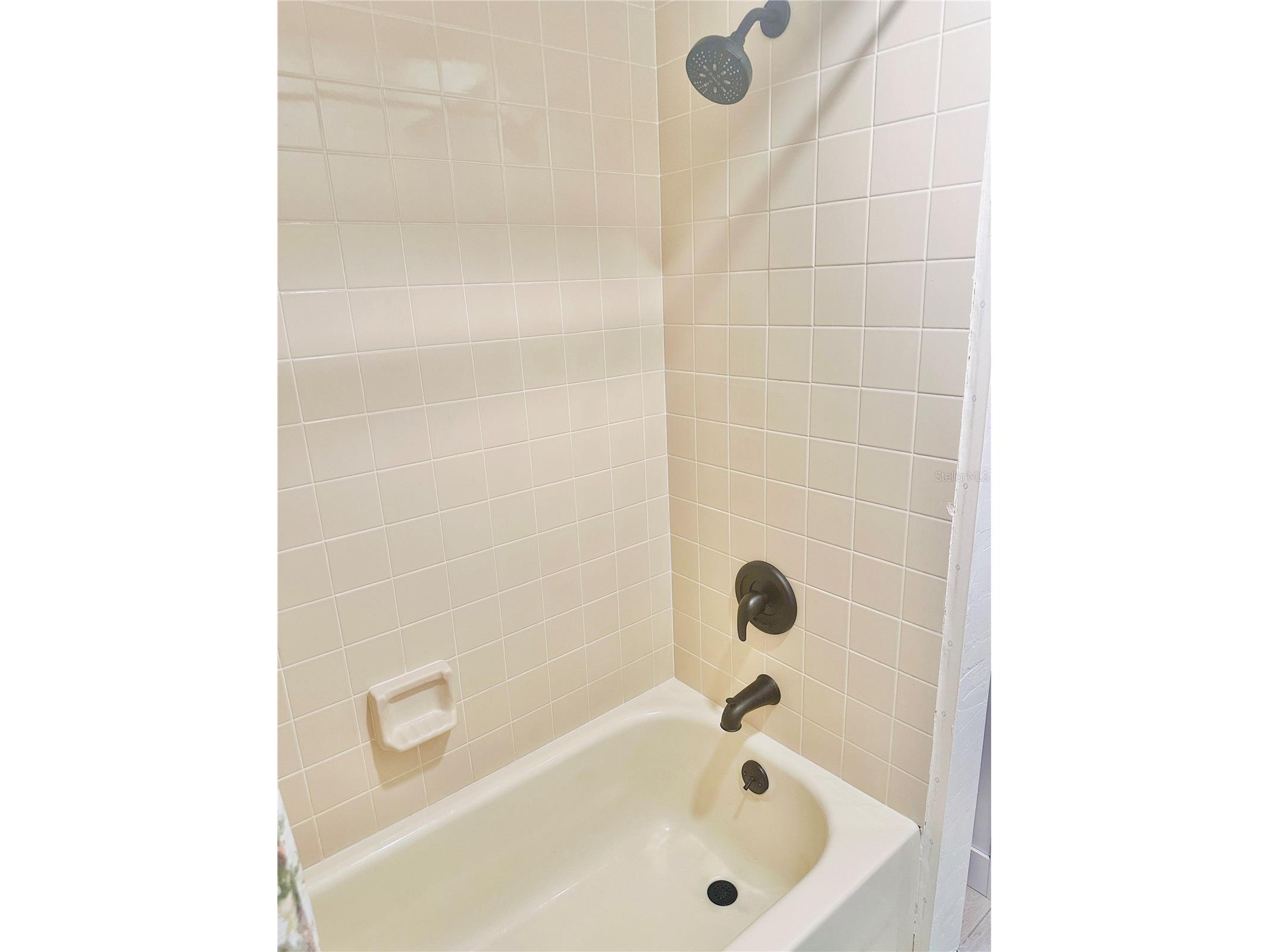 5061 Barrington Circle #1302 Sarasota FL 34234 A4684564 image29