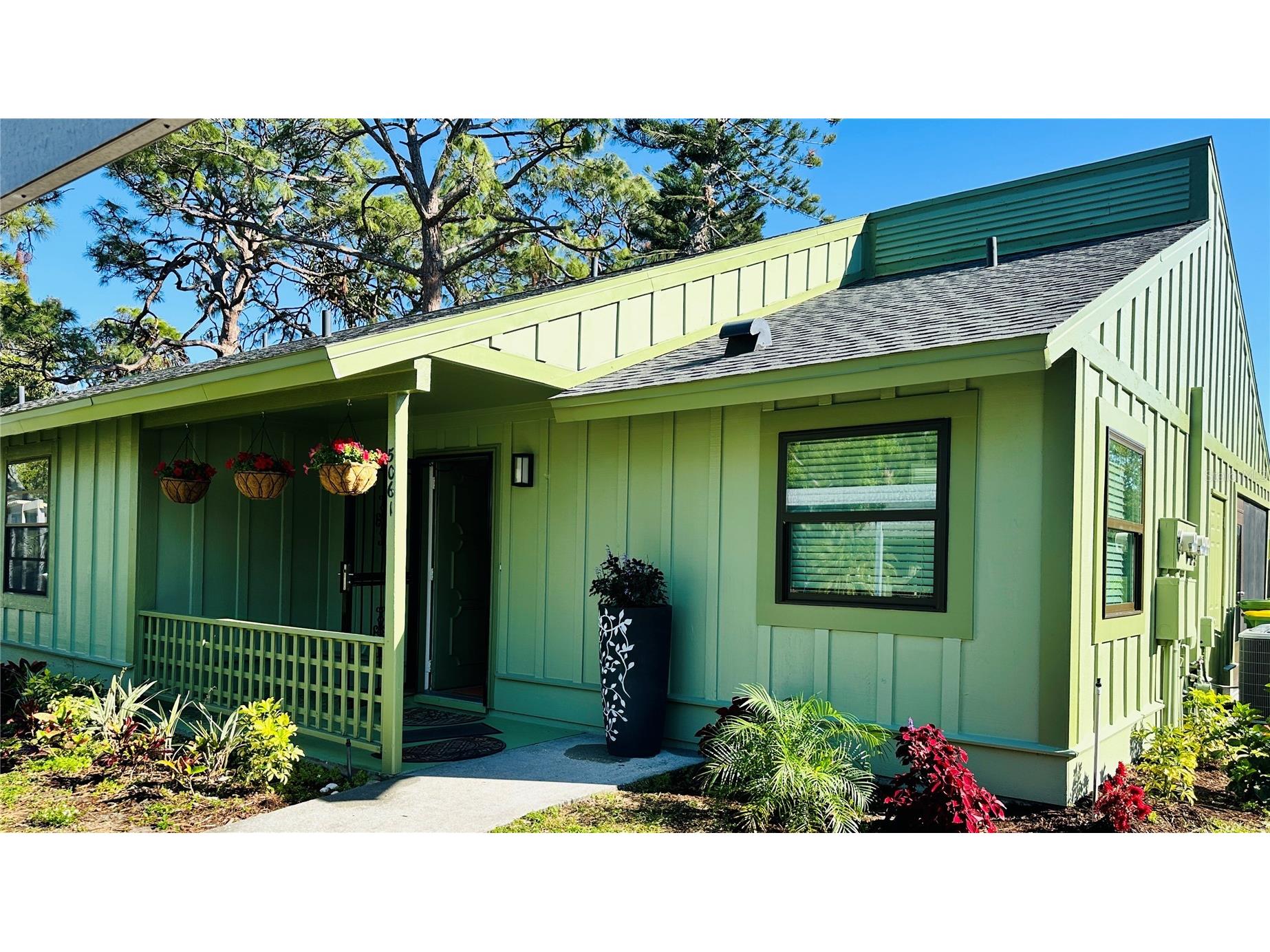 5061 Barrington Circle #1302 Sarasota FL 34234 A4684564 image36