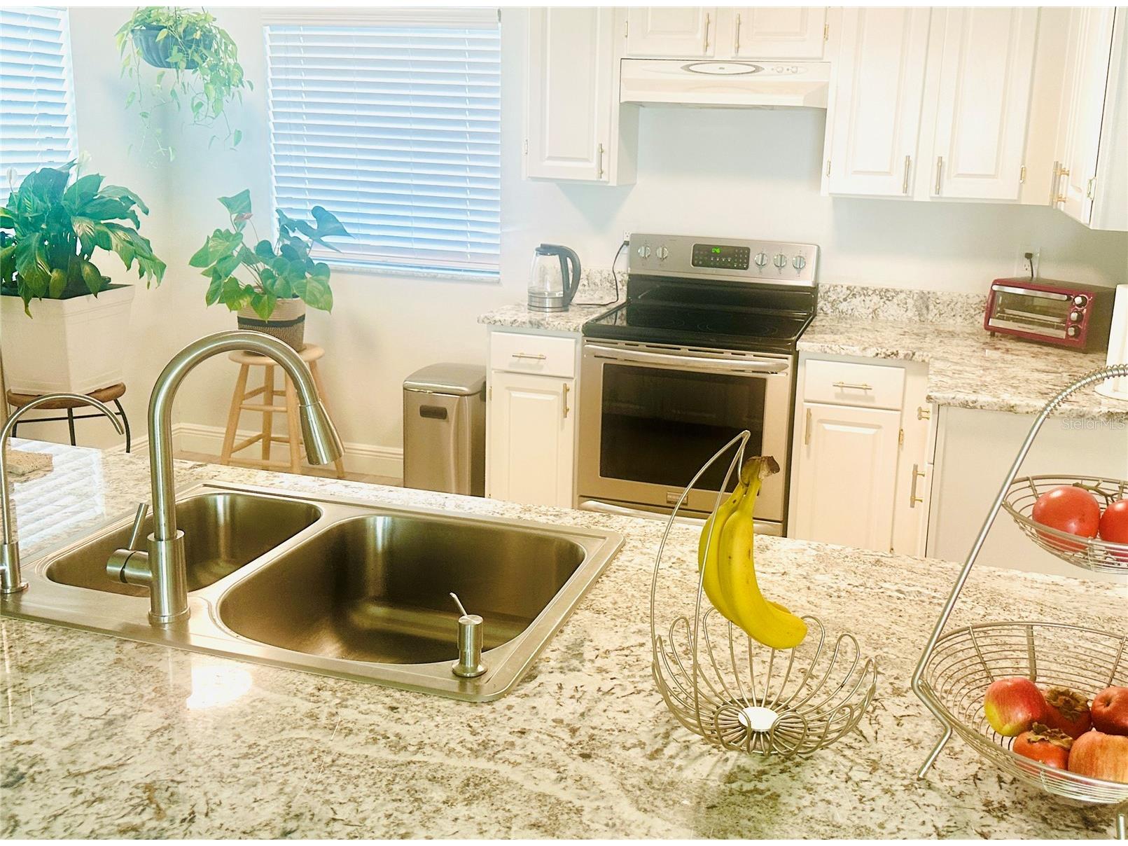 5061 Barrington Circle #1302 Sarasota FL 34234 A4684564 image5