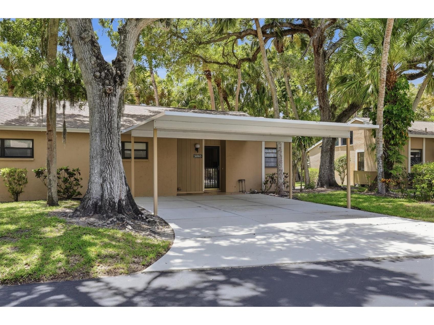 5063 Village Gardens Drive #9 Sarasota FL 34234 A4700557 image1