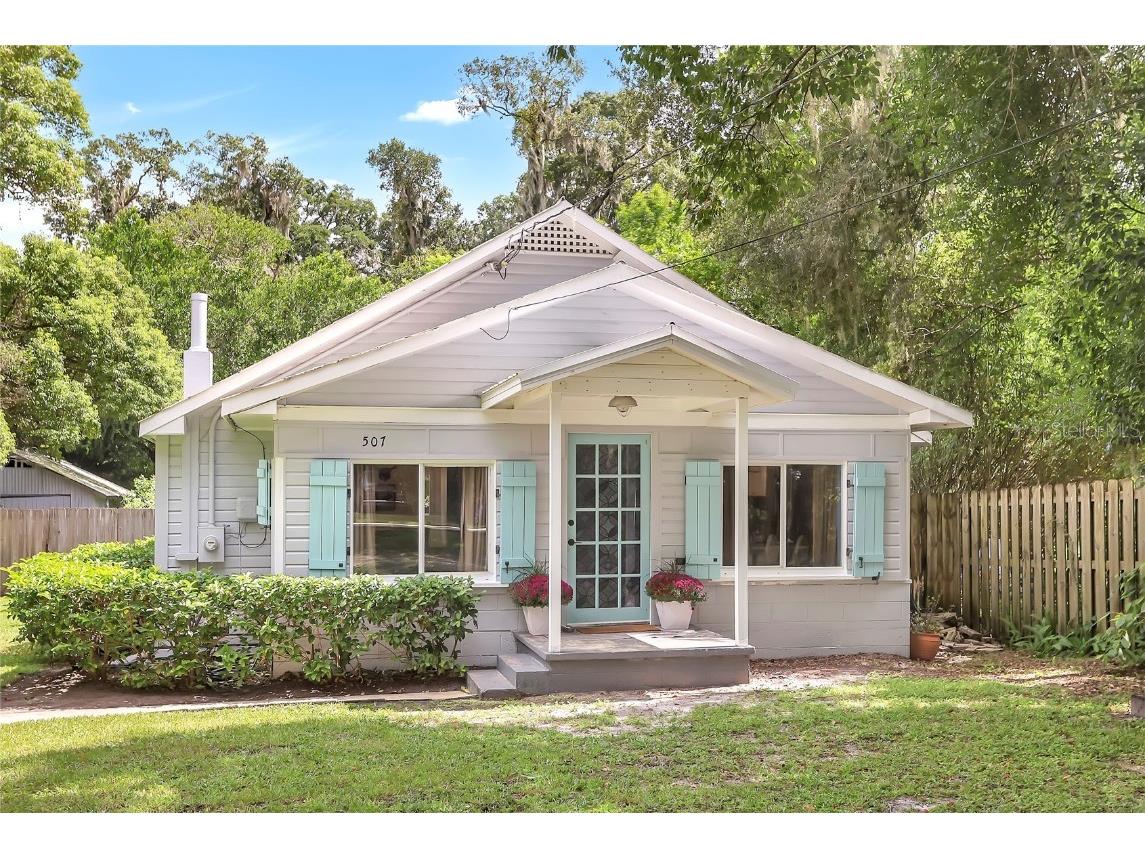 507 N High Street Deland FL 32720 V4938571 image1