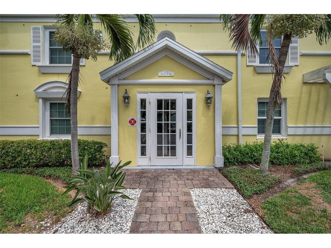 5070 Beach Drive SE #B Saint Petersburg FL 33705 U8205610 image1