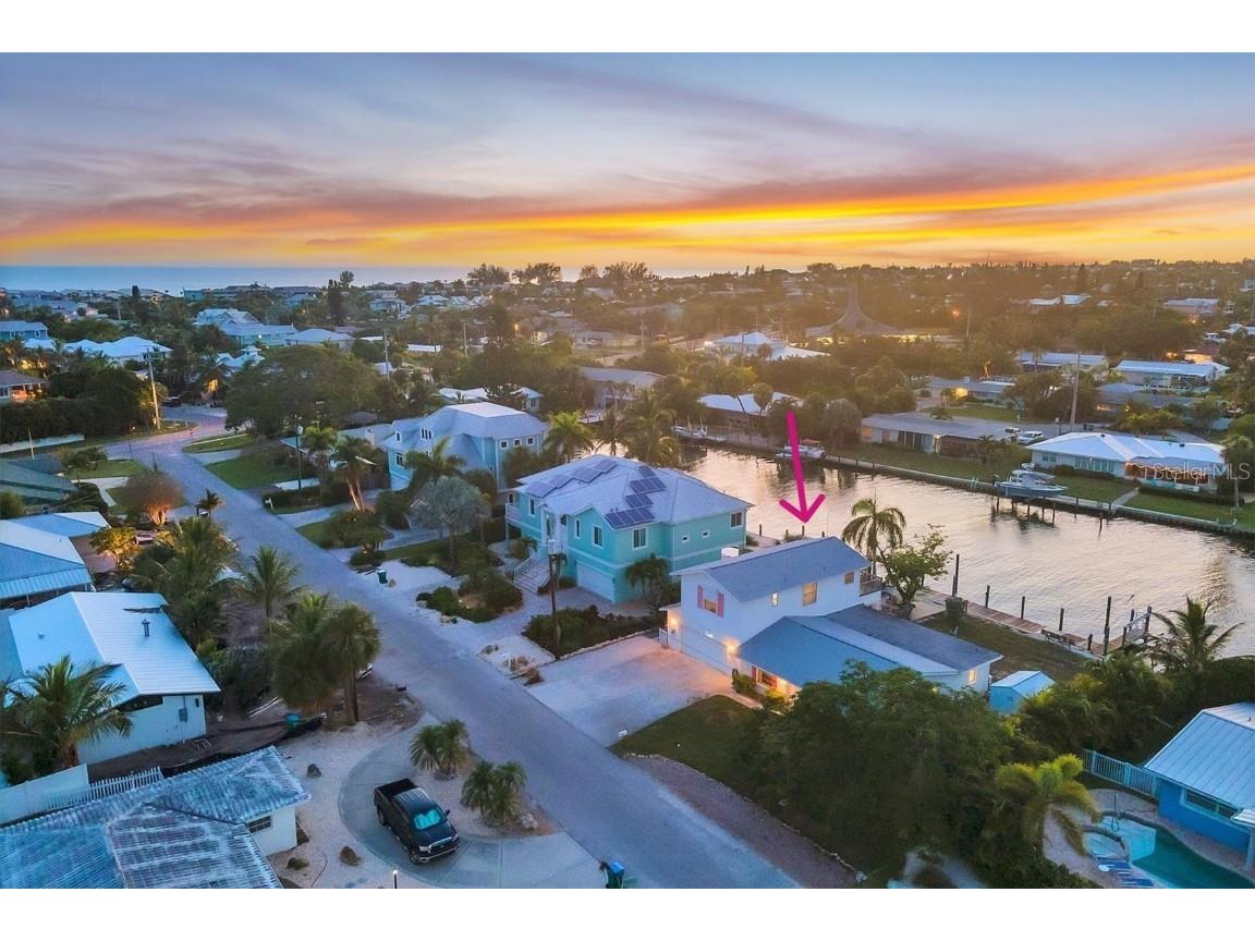 508 65th Street Holmes Beach FL 34217 - DIRECT SHOT TO TAMPA BAY A4617789 image1