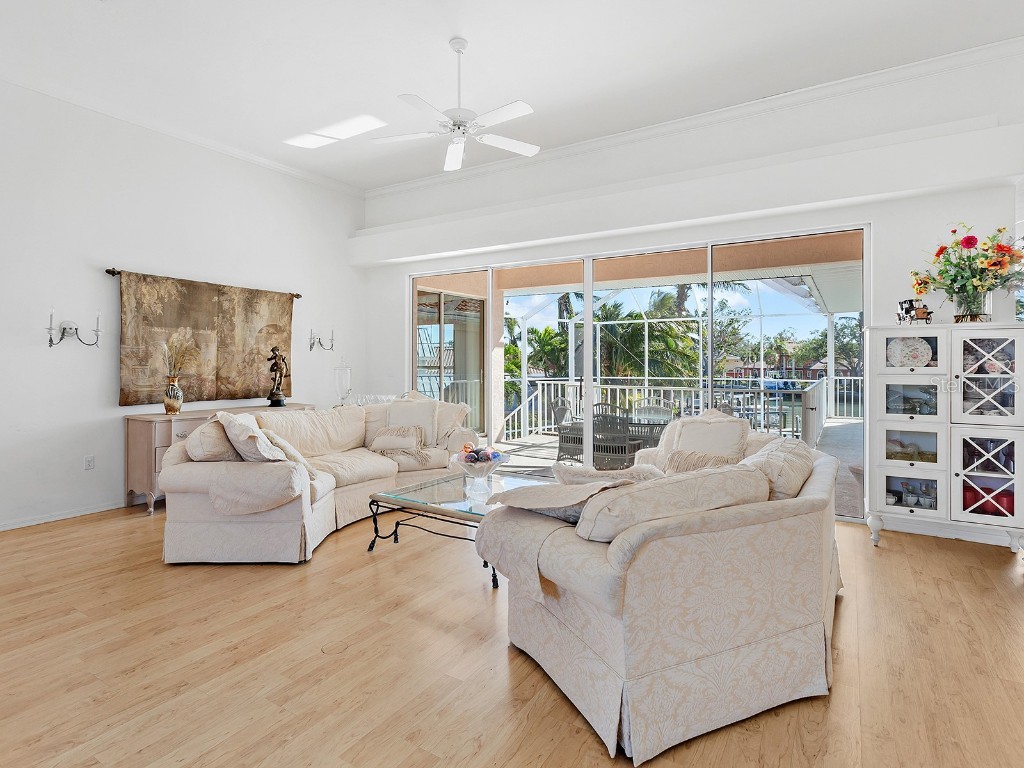 508 Siesta Drive Sarasota FL 34242 A4632039 image10