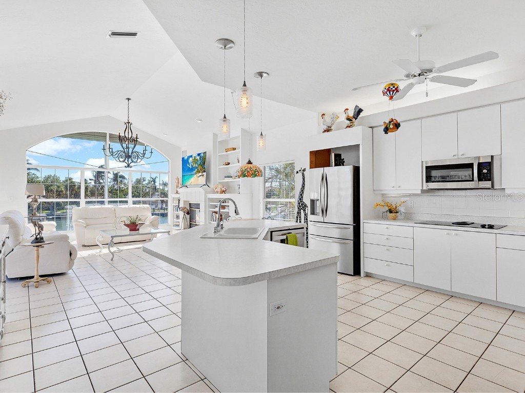 508 Siesta Drive Sarasota FL 34242 A4632039 image15