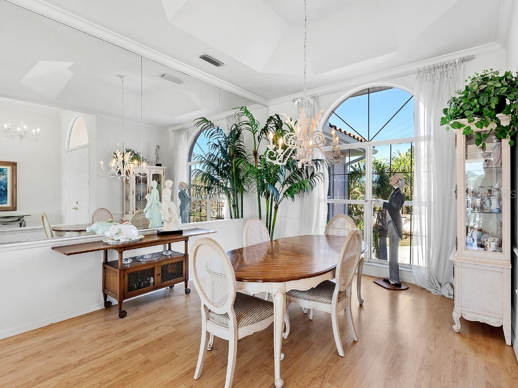 508 Siesta Drive Sarasota FL 34242 A4632039 image9