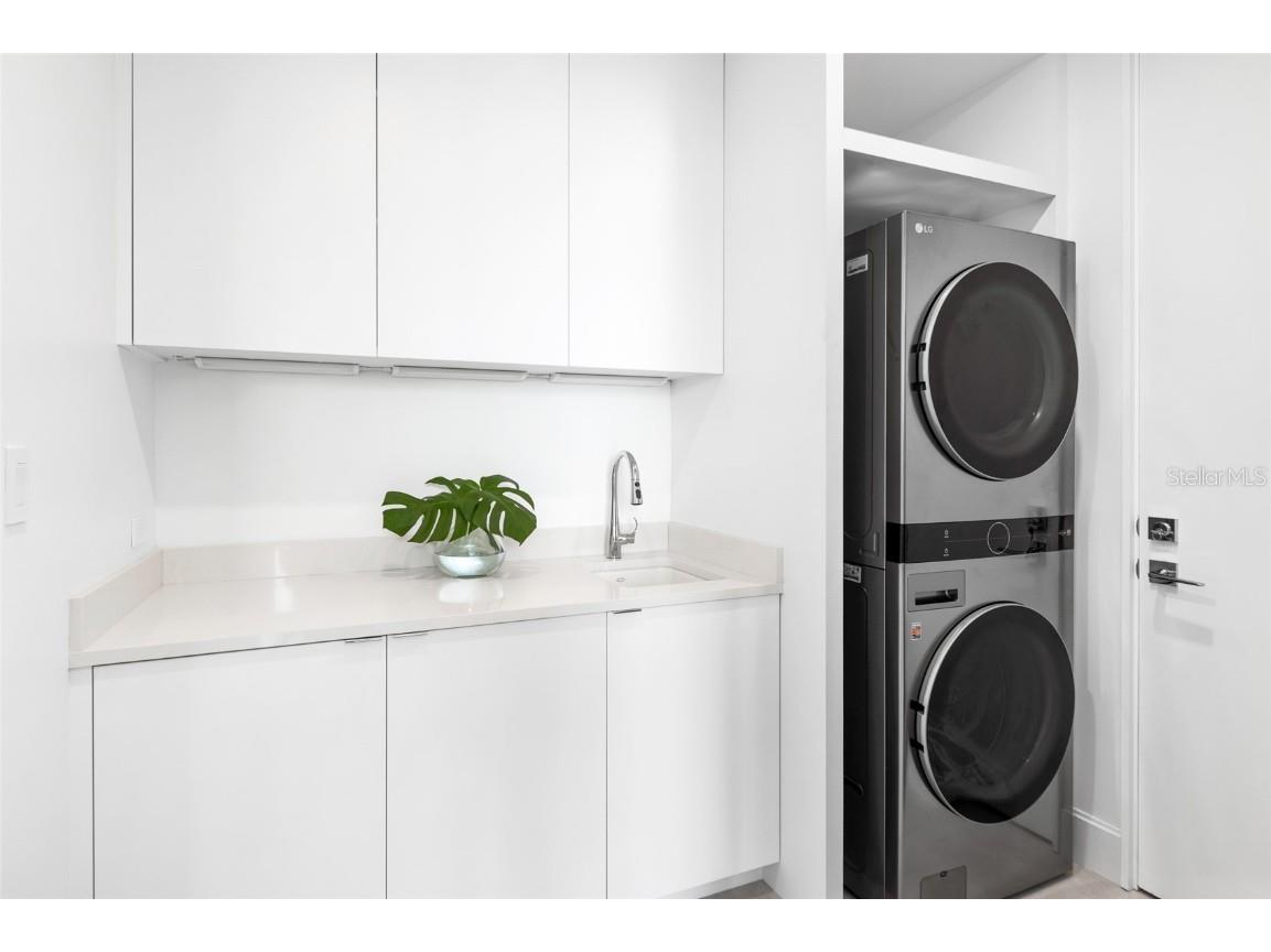 509 Golden Gate Point #2 Sarasota FL 34236 A4598042 image12