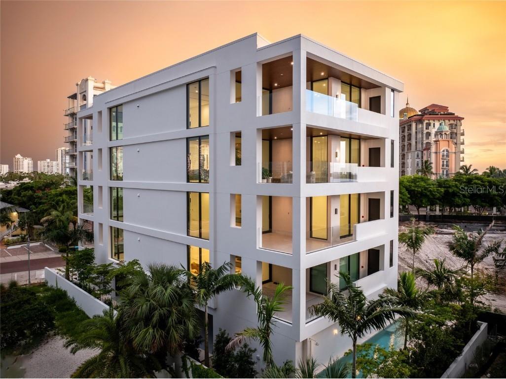 509 Golden Gate Point #2 Sarasota FL 34236 A4598042 image2