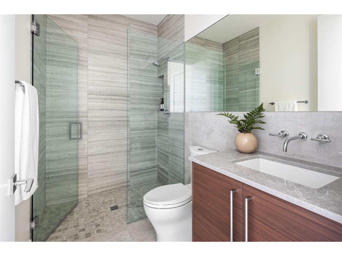 509 Golden Gate Point #2 Sarasota FL 34236 A4598042 image21