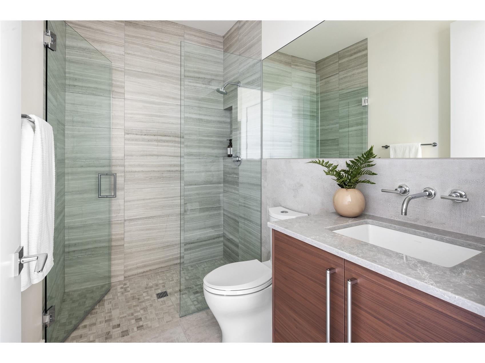 509 Golden Gate Point #4 Sarasota FL 34236 A4671195 image23