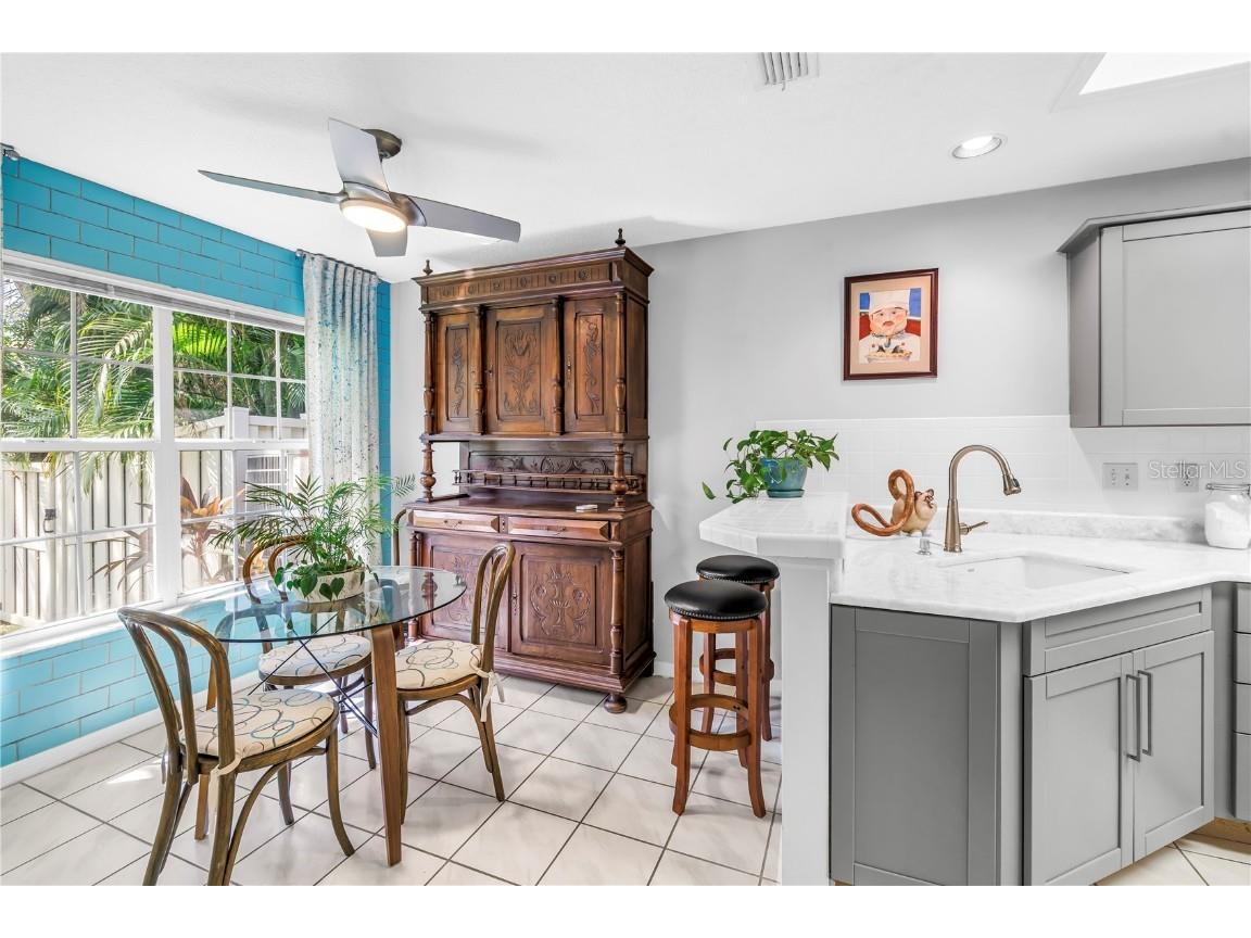 5090 White Pine Circle NE Saint Petersburg FL 33702 TB8396121 image4