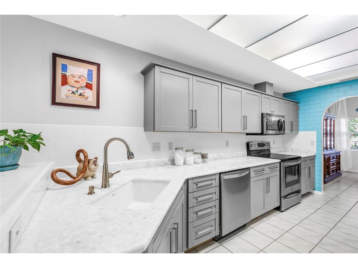 5090 White Pine Circle NE Saint Petersburg FL 33702 TB8396121 image5