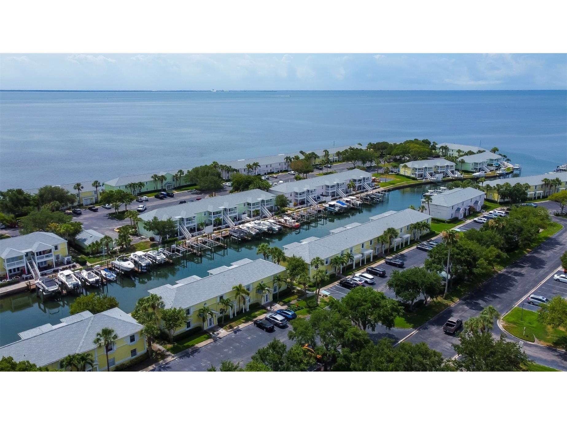 5092 Beach Drive SE #A Saint Petersburg FL 33705 - TAMPA BAY TB8469082 image1