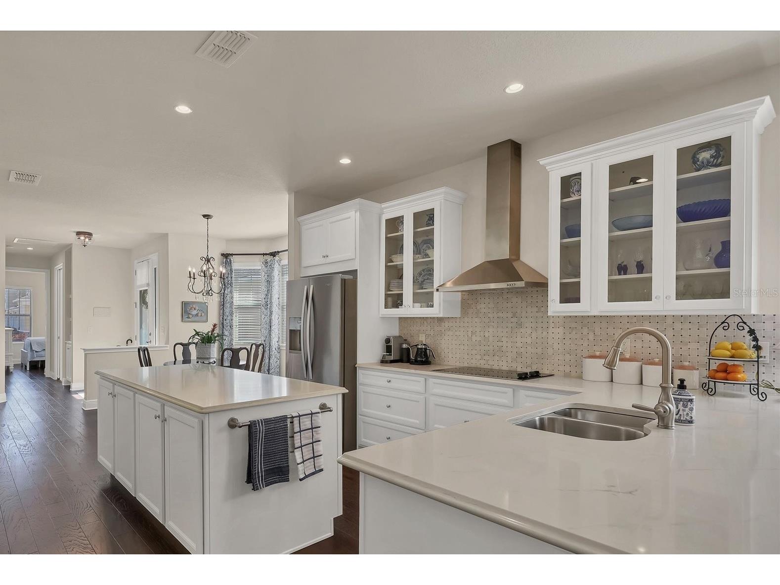 5099 Flag Street Sarasota FL 34232 A4680473 image3
