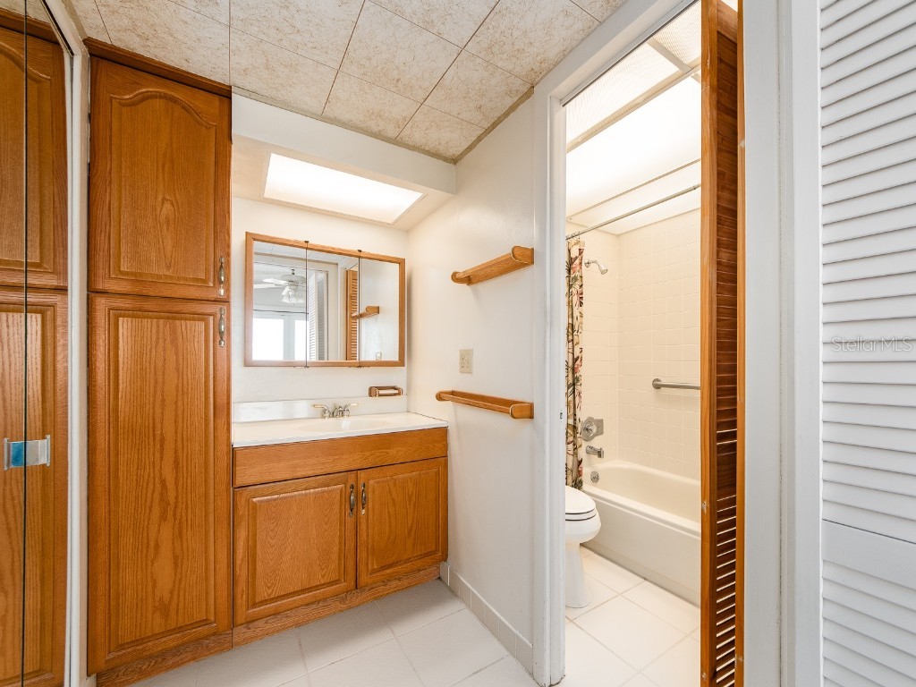 51 Island Way #1001 Clearwater Beach FL 33767 TB8440770 image25