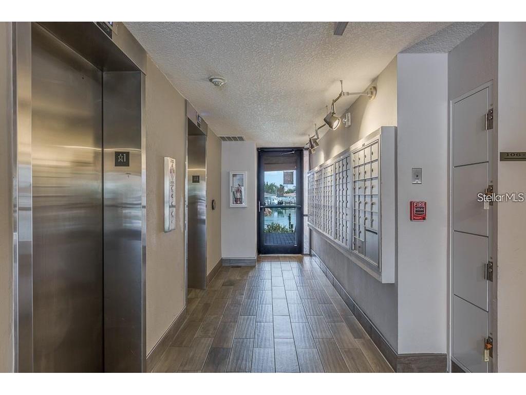 51 Island Way #103 Clearwater Beach FL 33767 - INTRACOASTAL WATERWAY U8212784 image4