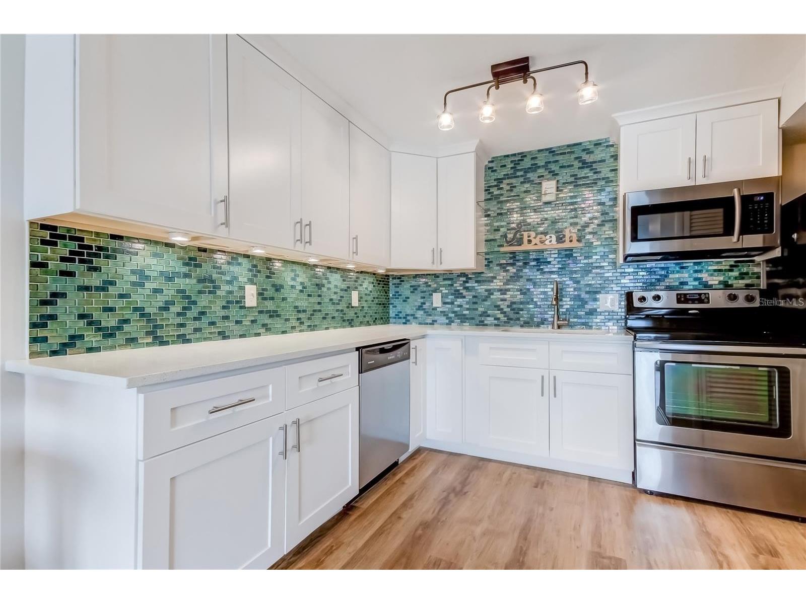51 Island Way #104 Clearwater Beach FL 33767 - INTRACOASTAL WATERWAY TB8515523 image12