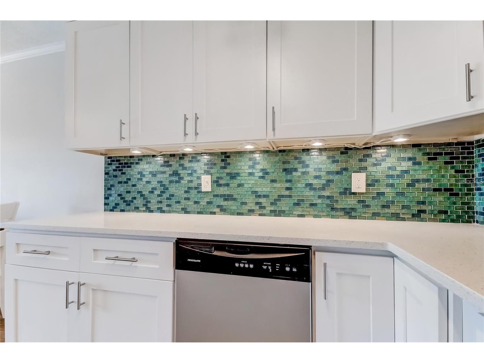 51 Island Way #104 Clearwater Beach FL 33767 - INTRACOASTAL WATERWAY TB8515523 image14