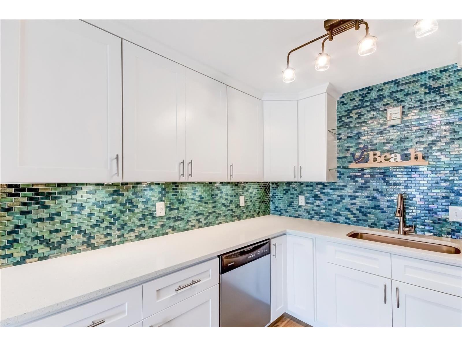51 Island Way #104 Clearwater Beach FL 33767 - INTRACOASTAL WATERWAY TB8515523 image15