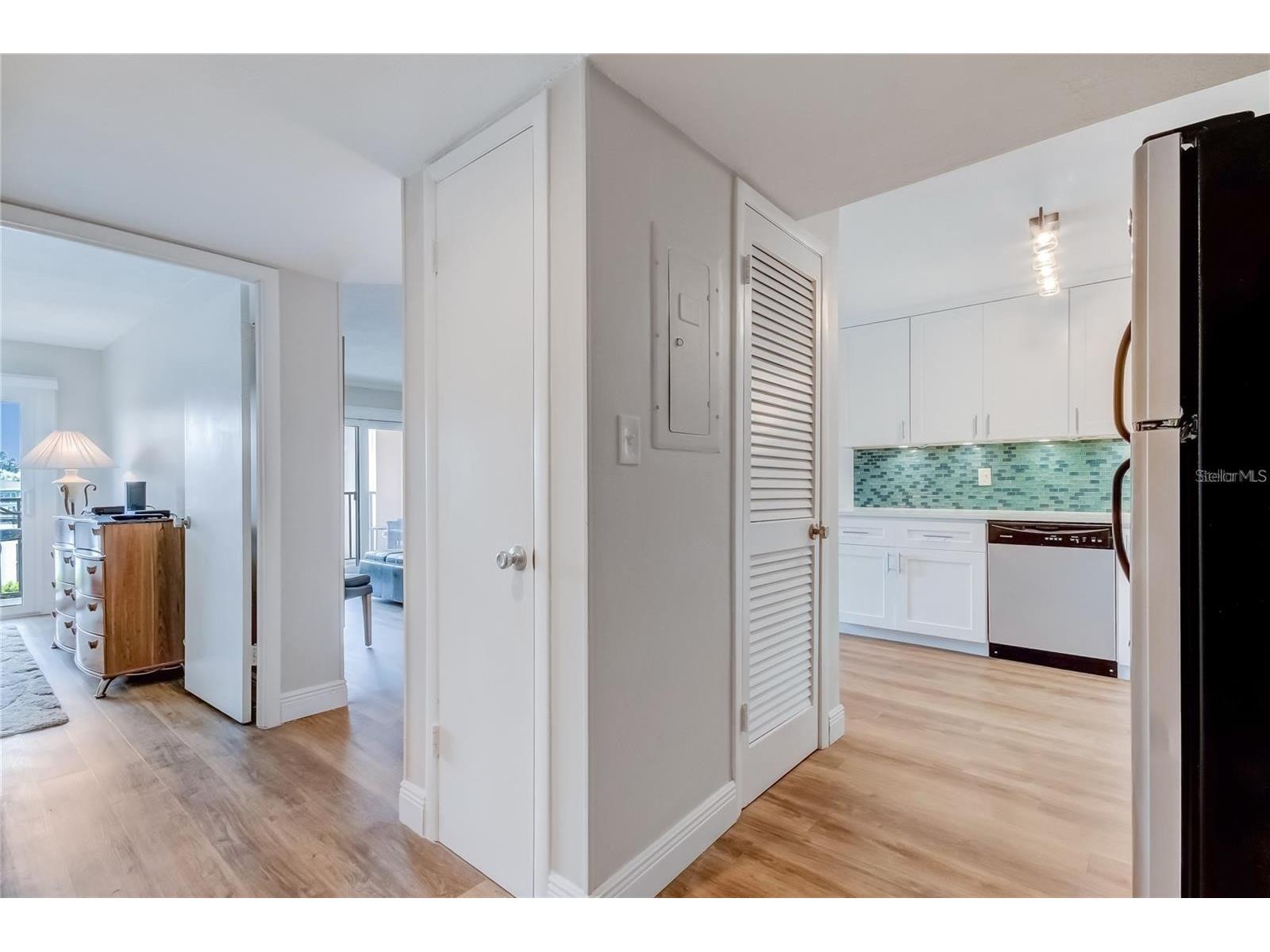 51 Island Way #104 Clearwater Beach FL 33767 - INTRACOASTAL WATERWAY TB8515523 image6
